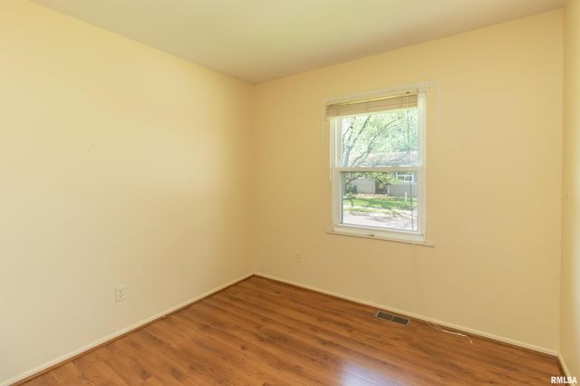 1812 COLUMBUS Drive, Pekin, IL 61554