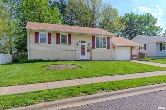 1812 COLUMBUS Drive, Pekin, IL 61554