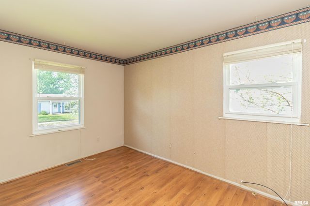 1812 COLUMBUS Drive, Pekin, IL 61554