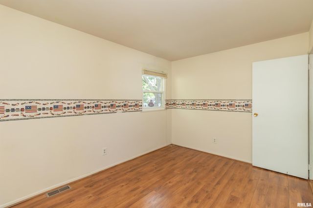 1812 COLUMBUS Drive, Pekin, IL 61554