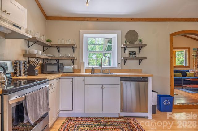 18 Hopedale Circle, Asheville, NC 28806
