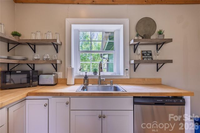 18 Hopedale Circle, Asheville, NC 28806