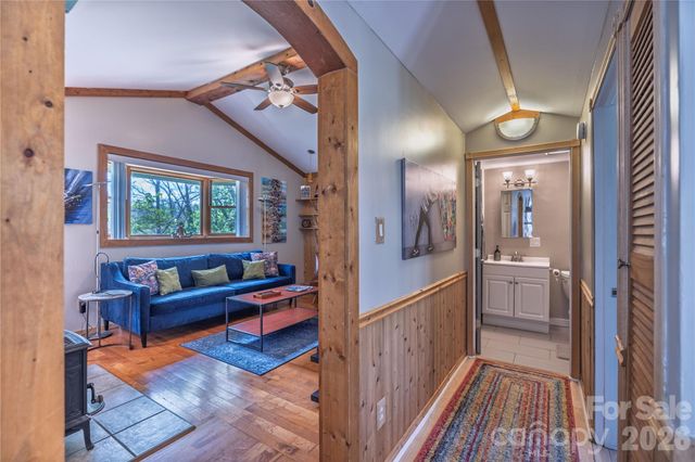 18 Hopedale Circle, Asheville, NC 28806