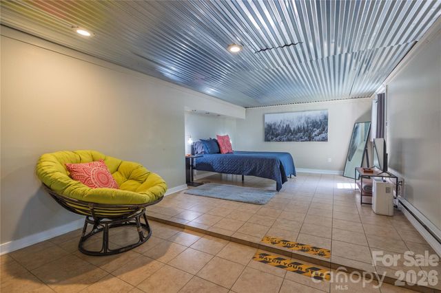 18 Hopedale Circle, Asheville, NC 28806