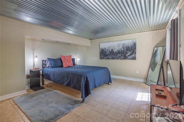 18 Hopedale Circle, Asheville, NC 28806