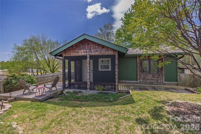 18 Hopedale Circle, Asheville, NC 28806