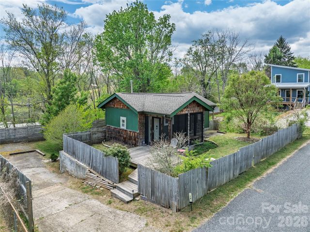 18 Hopedale Circle, Asheville, NC 28806