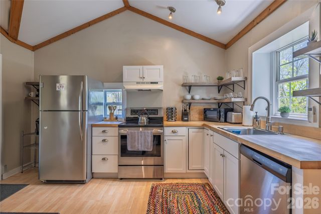 18 Hopedale Circle, Asheville, NC 28806