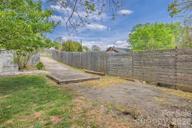 18 Hopedale Circle, Asheville, NC 28806