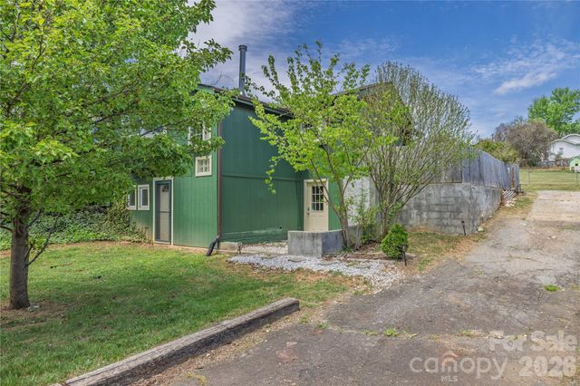 18 Hopedale Circle, Asheville, NC 28806