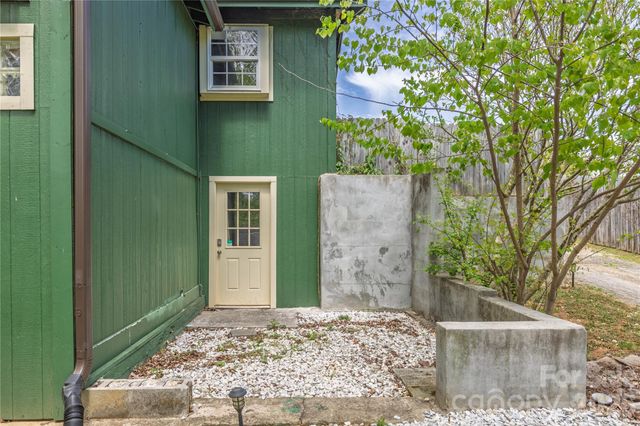 18 Hopedale Circle, Asheville, NC 28806