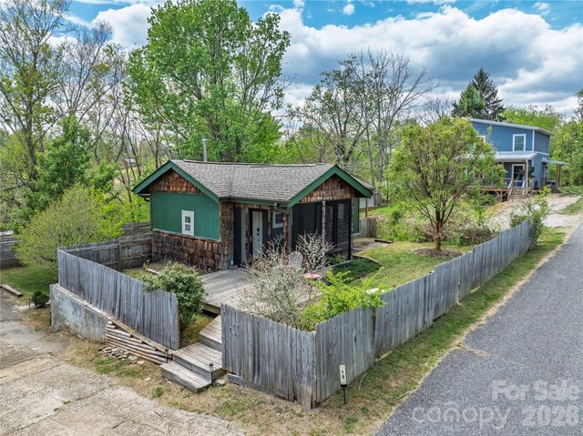 18 Hopedale Circle, Asheville, NC 28806