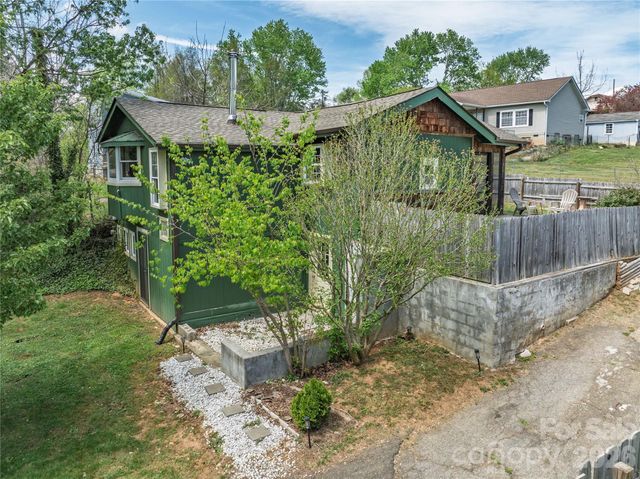 18 Hopedale Circle, Asheville, NC 28806