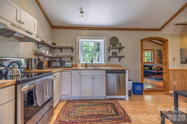 18 Hopedale Circle, Asheville, NC 28806