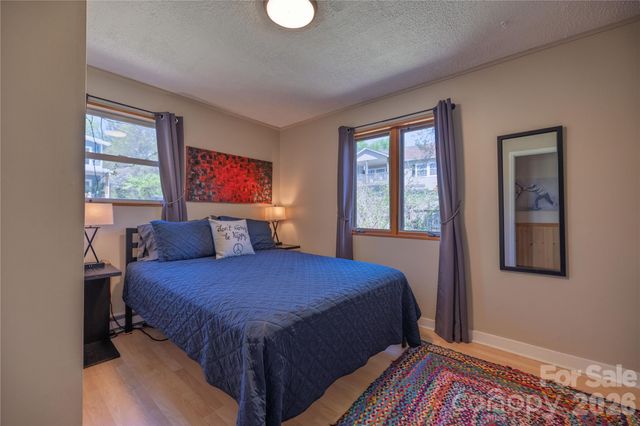 18 Hopedale Circle, Asheville, NC 28806