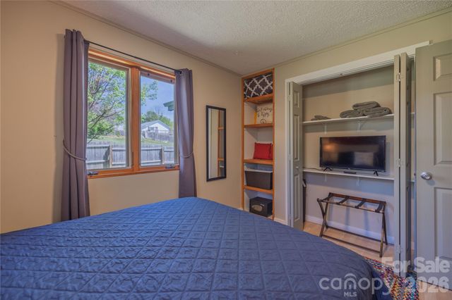 18 Hopedale Circle, Asheville, NC 28806