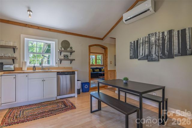18 Hopedale Circle, Asheville, NC 28806