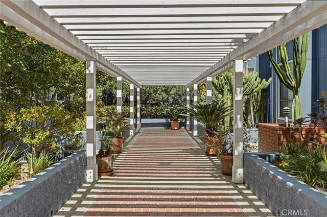 17711 Margate Street 103, Encino, CA 91316