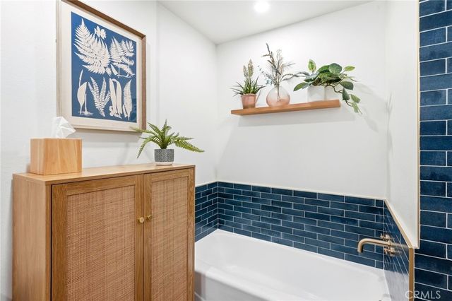 17711 Margate Street 103, Encino, CA 91316