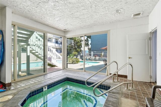 17711 Margate Street 103, Encino, CA 91316