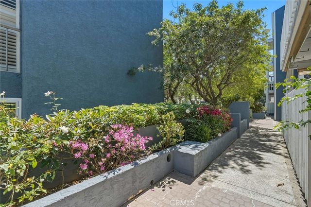 17711 Margate Street 103, Encino, CA 91316
