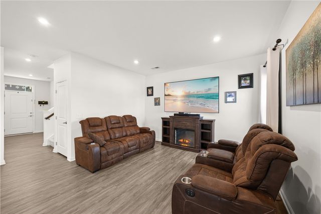 8 Wiltshire Circle, Easley, SC 29642