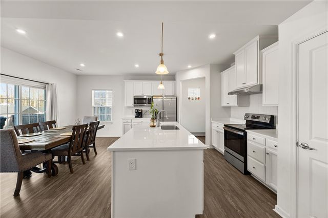 8 Wiltshire Circle, Easley, SC 29642