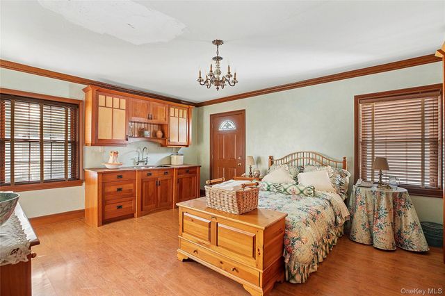 104 Grosvenor, Douglaston, NY 11363