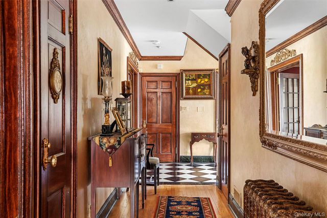 104 Grosvenor, Douglaston, NY 11363