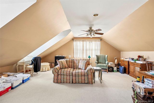 104 Grosvenor, Douglaston, NY 11363