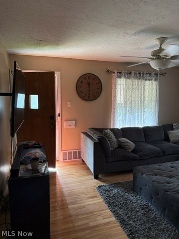 4141 W 57th Street, Cleveland, OH 44144