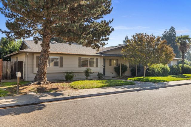 2500 Hampton Way, Turlock, CA 95382