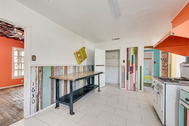 2831 Grafton Avenue, Dallas, TX 75211