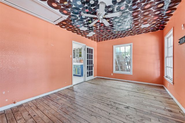 2831 Grafton Avenue, Dallas, TX 75211