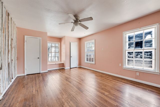 2831 Grafton Avenue, Dallas, TX 75211