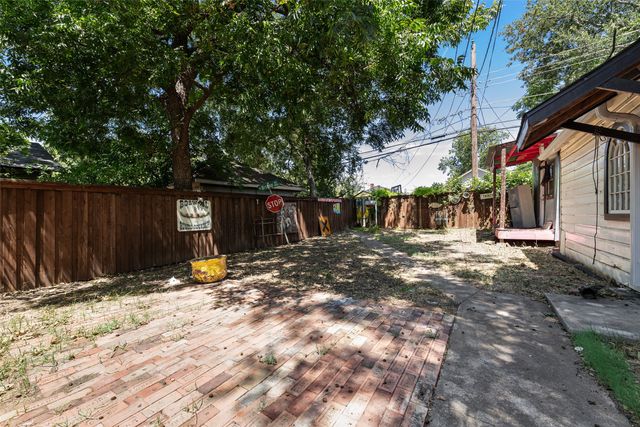 2831 Grafton Avenue, Dallas, TX 75211