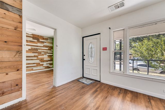 2831 Grafton Avenue, Dallas, TX 75211