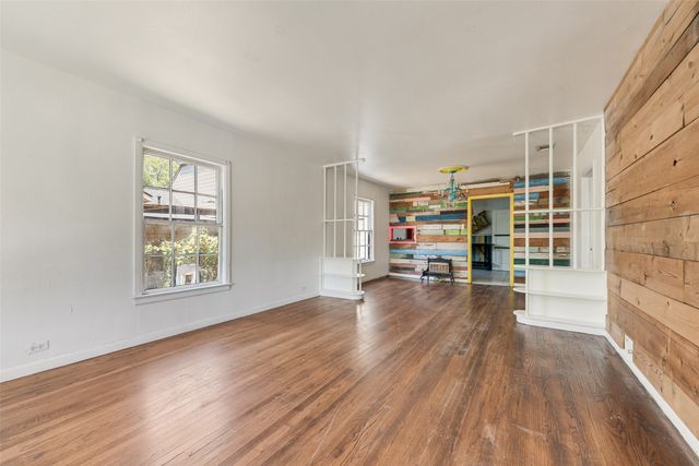 2831 Grafton Avenue, Dallas, TX 75211