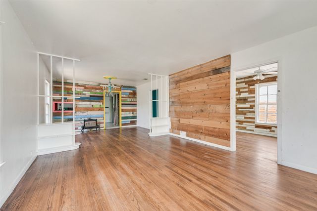 2831 Grafton Avenue, Dallas, TX 75211