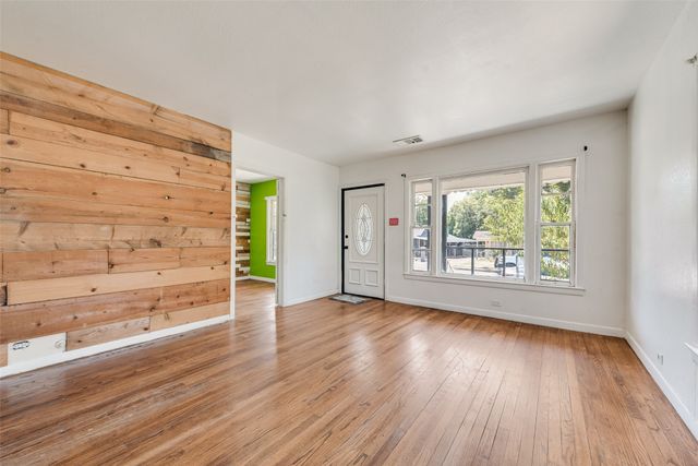 2831 Grafton Avenue, Dallas, TX 75211