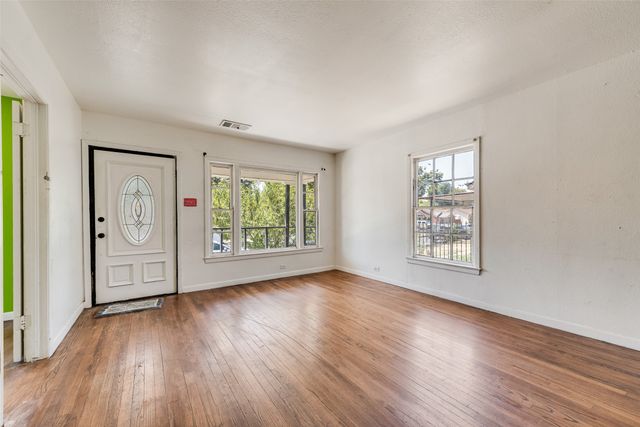 2831 Grafton Avenue, Dallas, TX 75211