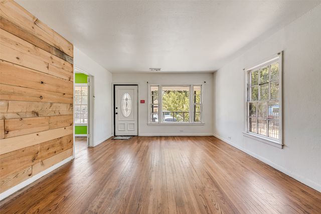 2831 Grafton Avenue, Dallas, TX 75211