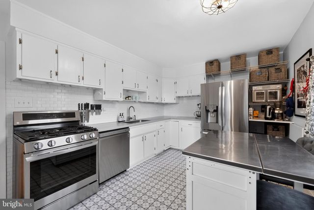 857 GLENN ST, Philadelphia, PA 19115