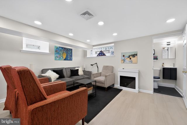857 GLENN ST, Philadelphia, PA 19115