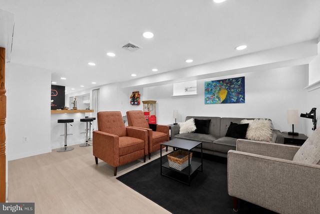 857 GLENN ST, Philadelphia, PA 19115