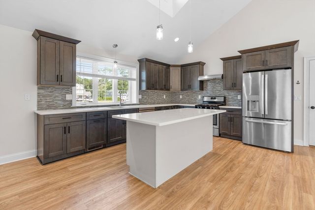 7 Maxwell Lane, Sandwich, MA 02563