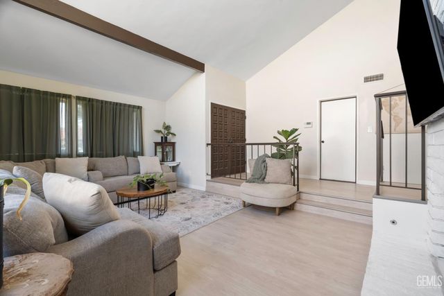 6612 Greensward Way, Bakersfield, CA 93309