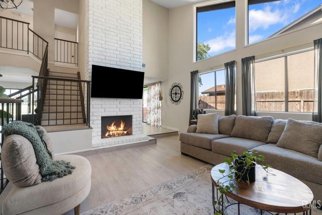 6612 Greensward Way, Bakersfield, CA 93309
