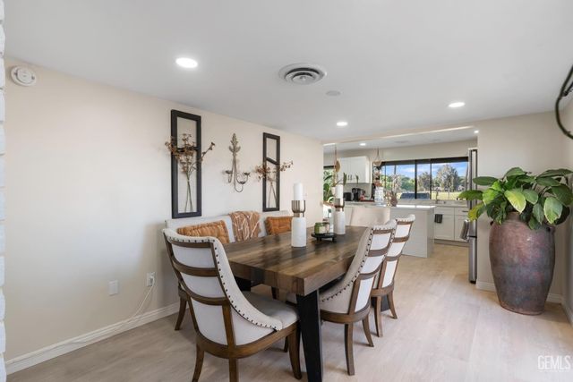 6612 Greensward Way, Bakersfield, CA 93309