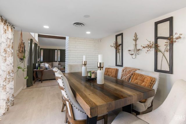 6612 Greensward Way, Bakersfield, CA 93309